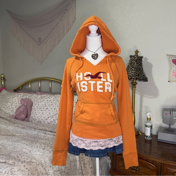 Y2K Hollister Women's Orange Hoodie - Picture 2 of 9